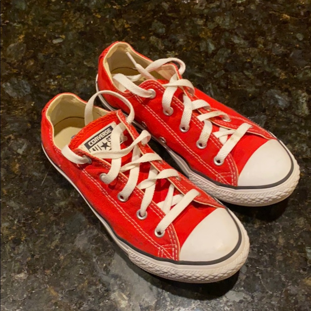 Converse all star tennis shoe red